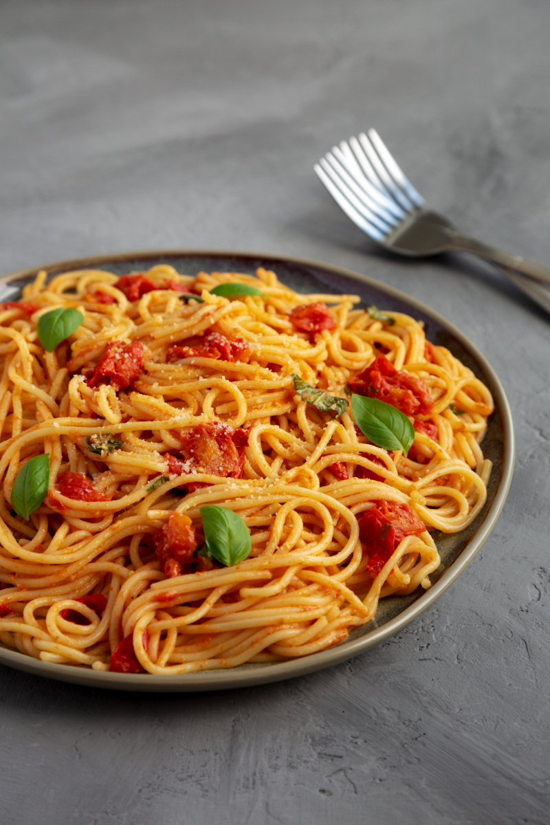 KatharynAyyxm's tweet photo. Just whipped up a creamy garlic butter pasta with fresh basil u0026 cherry tomatoes for a cozy weeknight dinner https://t.co/STmYxlZnyo