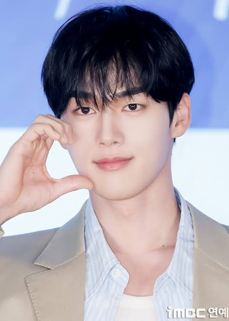 pannchoa's tweet photo. Alleged ex-girlfriend exposes actor Hong Min-gi for dating violence, animal abuse, going to the red-light district and more on her Instagram Story
https://t.co/RYX38Ieody https://t.co/Ei9xiVyO9Q