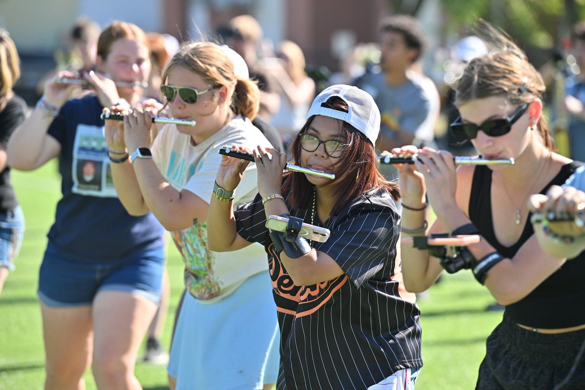 WSUPullman's tweet photo. The Cougar Marching Band is back! We can’t wait to see these talented Cougs all year! https://t.co/DTbarJUzh3  📸: Shelly Hanks, #WSU Photo Services 🎶 #GoCougs https://t.co/tuXkTIXTYC