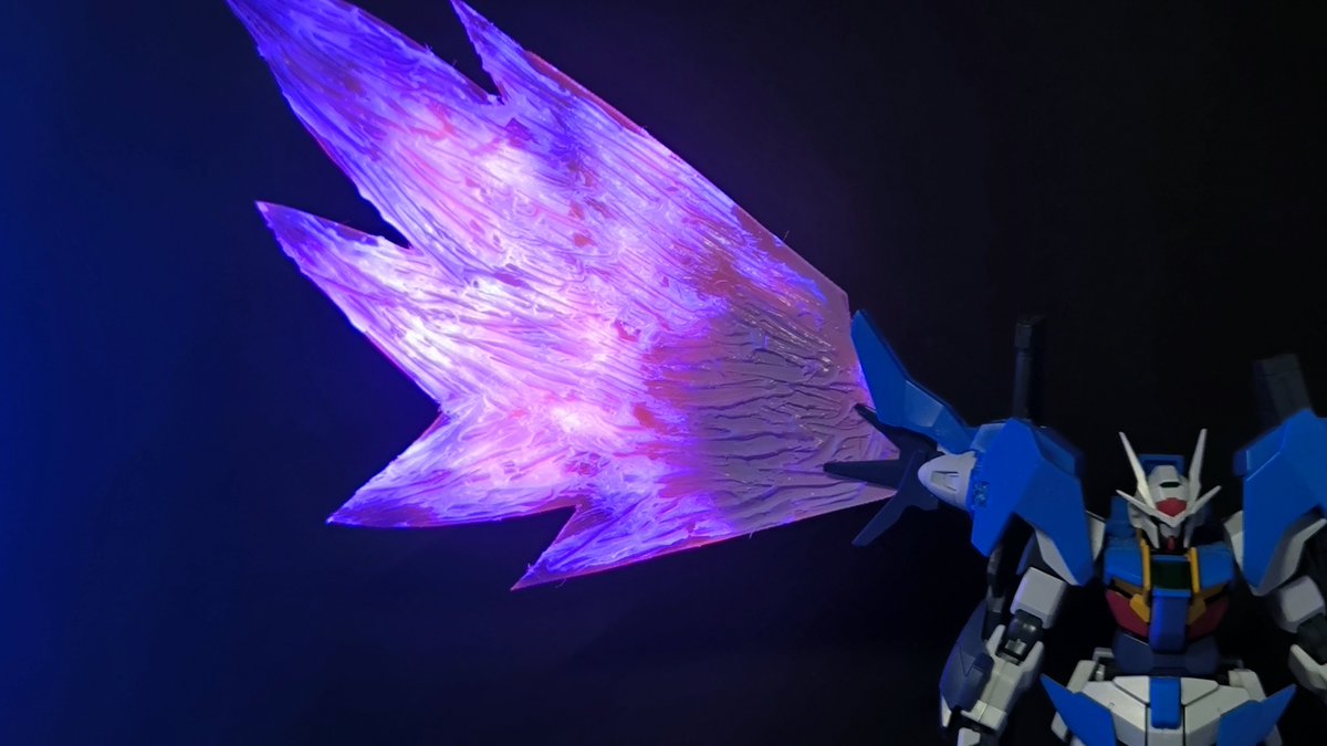 Masa765P's tweet photo. ダブルオースカイ用の光の翼完成
アニメイメージで今回はピンクで作成
UVライトで光らせた時の光の翼感が良い感じに出ててだいぶ満足
#ガンプラ https://t.co/q96zhBmfFr