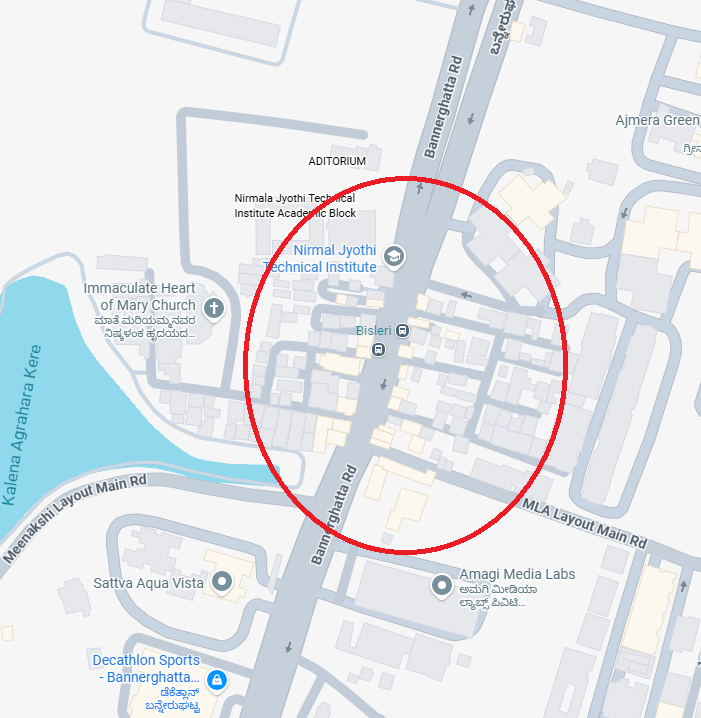 thatsparkle_'s tweet photo. This single point is the biggest congestion cause and state highway encroachment in Bangalore South. Can anyone dare take action? @krishnabgowda @GBAChiefComm @ICCCBengaluru @bbmpcommr #enroachment #BBMP https://t.co/bnlzED56cH