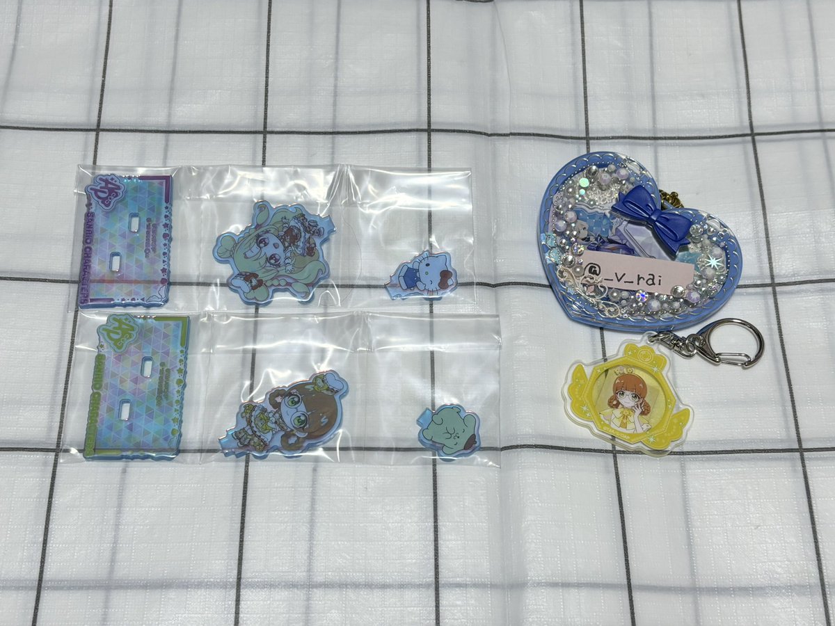 _v_rai's tweet photo. おねがいアイプリ DMMくじ ローソン サンリオ きらきらオーロラ アクリルスタンド 交換

譲▶︎D賞 おりびあ
アクスタ いのり★ おりびあ

求▶︎D賞 エマ>定価(送料込)
アクスタ エマ>ナナ 各1

☽★含む場合、まとめての交換優先 https://t.co/J1mHzuNx45