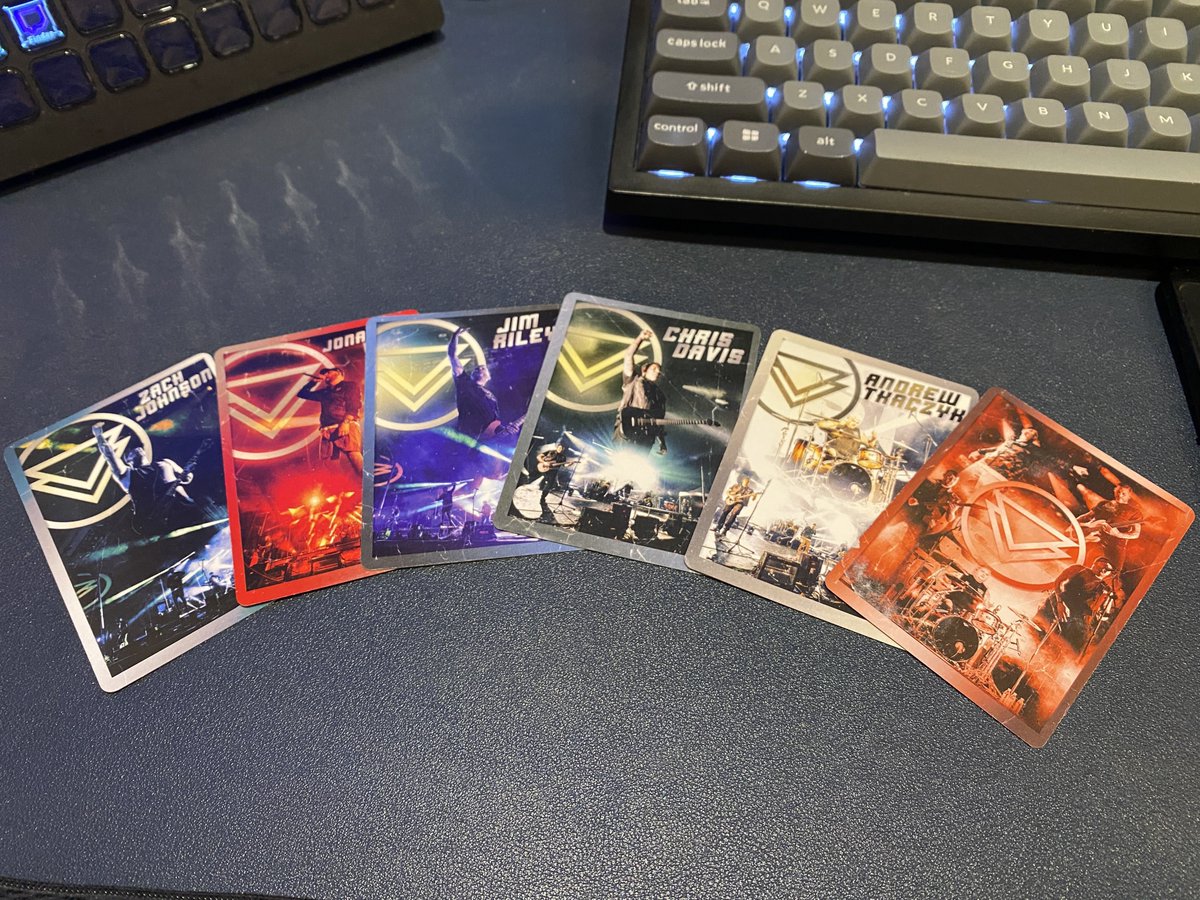 nishimetal's tweet photo. 海外のバンドT-シャツをオフィシャルサイトから購入したら
おまけでトレーディングカードが中に入ってた！

#theghostinside https://t.co/1l8KWcoebc