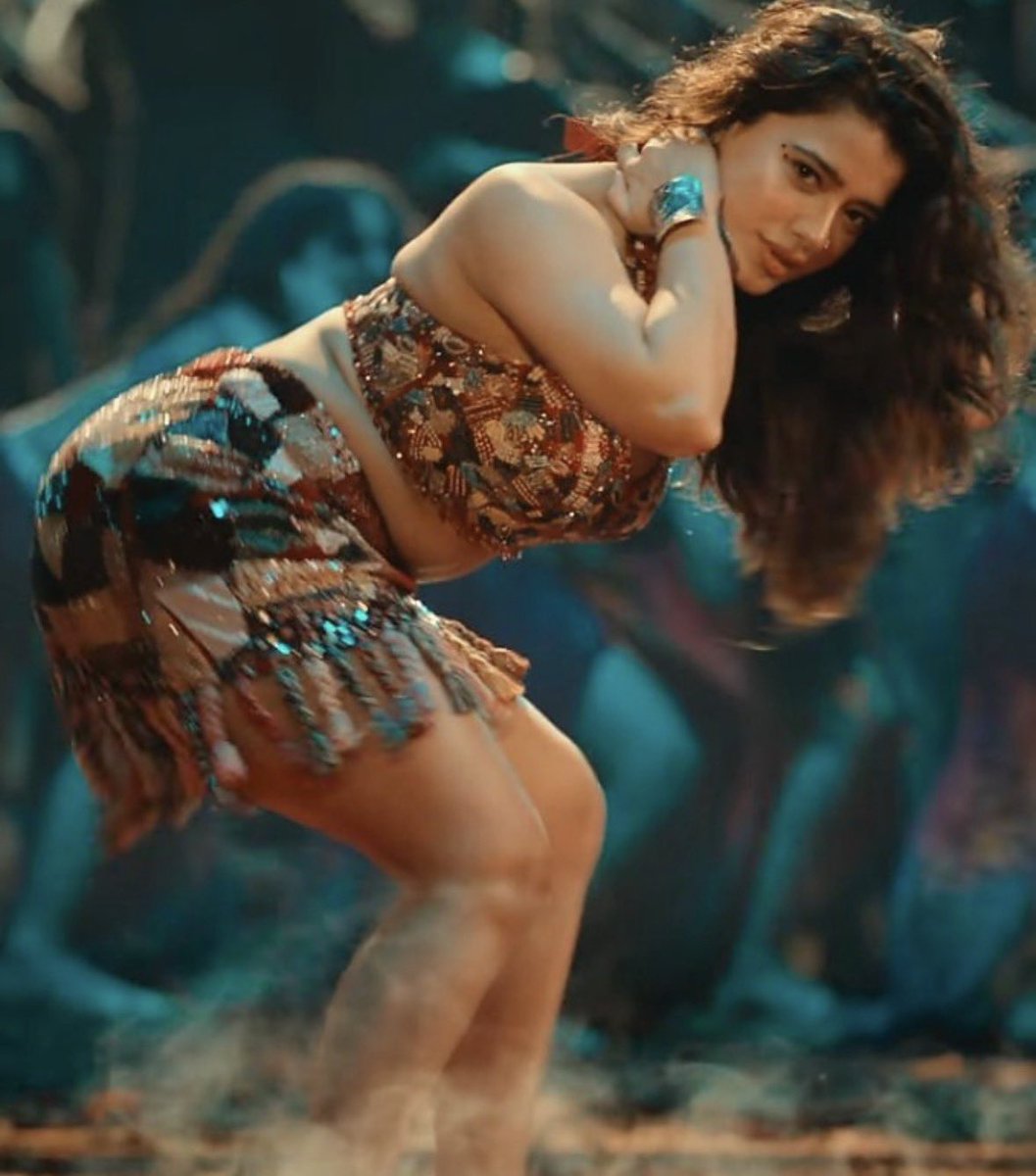 setting_new_hig's tweet photo. Ketika mundaa.. ivvla mari ponunga dan ipo pala insta mundaigalku role model. Odamba matumey focus vechu dan ivvla use panuranungaley rolesku. Adum no more hiding, abruptaa ava bodyaa vulgaraa onscreenla present panranuga. Avlum nala use panikonga da nu vulgar stepskum aatura. Pushpala rashmika badhila ivala potrnda inum verithanama irndrhkum. Ana suma solakoodadu seriana odambuu.. seriana structure, podachirku anga anga.. 
aadhi na and his heroines never disappointed us listla ivlum ipo add agita. Insta girlsum ivla mariye odamba matumey focus pani erangitaluga.
