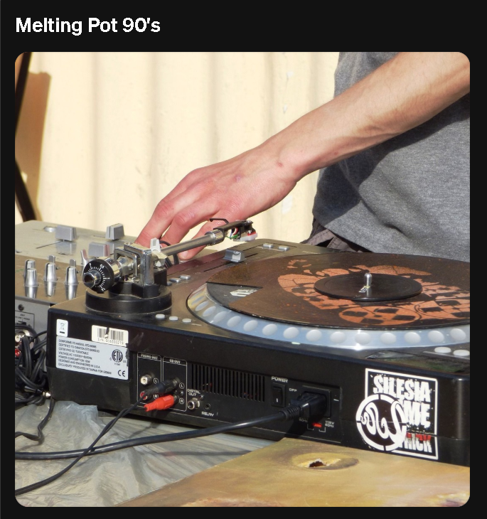 VincentMassaux's tweet photo. #JackPotRun #Radiouniversitairenamuroise #housemusic
Stéphane Nahon vous a préparé le deuxième épisode de son melting pot des années 90. 
https://t.co/90TXq5LBsO https://t.co/MDb2BBCjNk