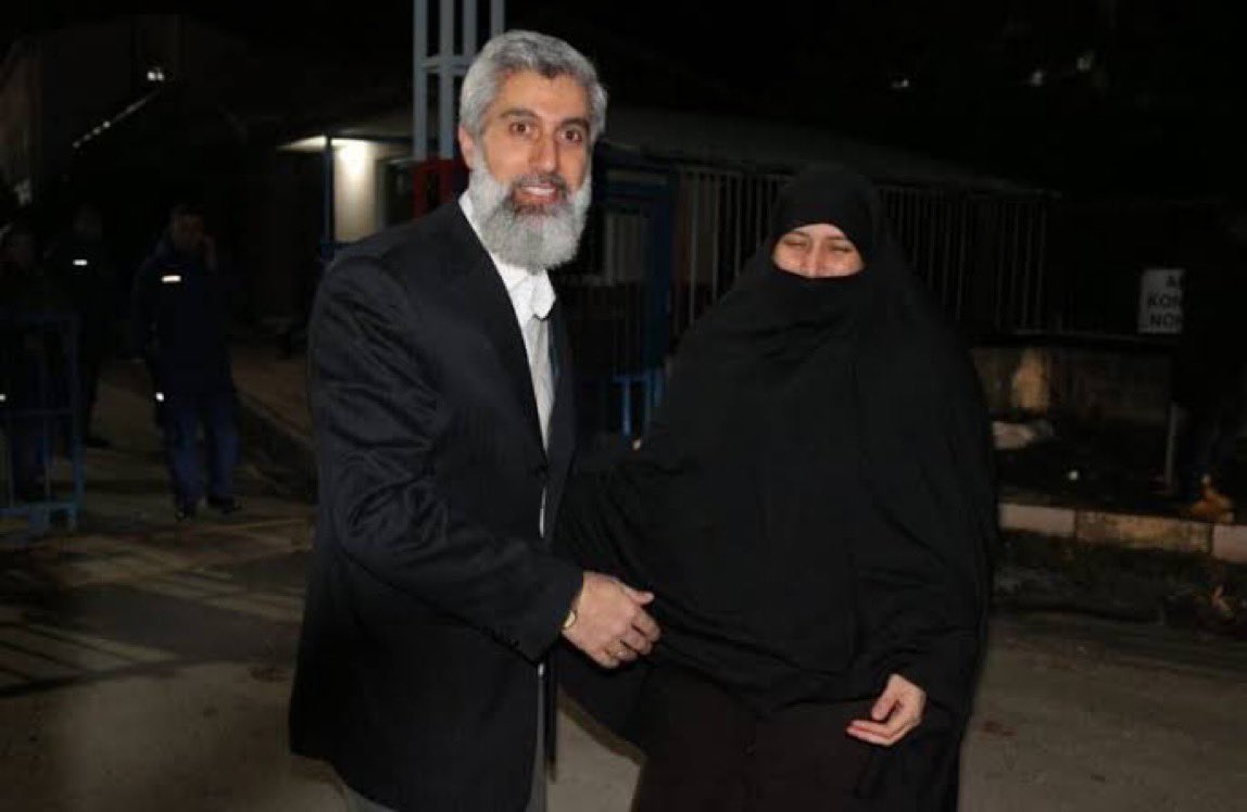 bpthaber's tweet photo. SONDAKİKA | Alparslan Kuytul ve eşi Semra Kuytul gözaltına alındı. https://t.co/3dF2iZibIs