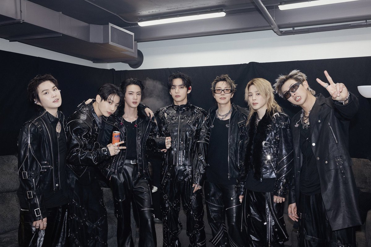 Solane63198281's tweet photo. @AboutMusicYT Ofc BTS https://t.co/XLHLHYd5zE