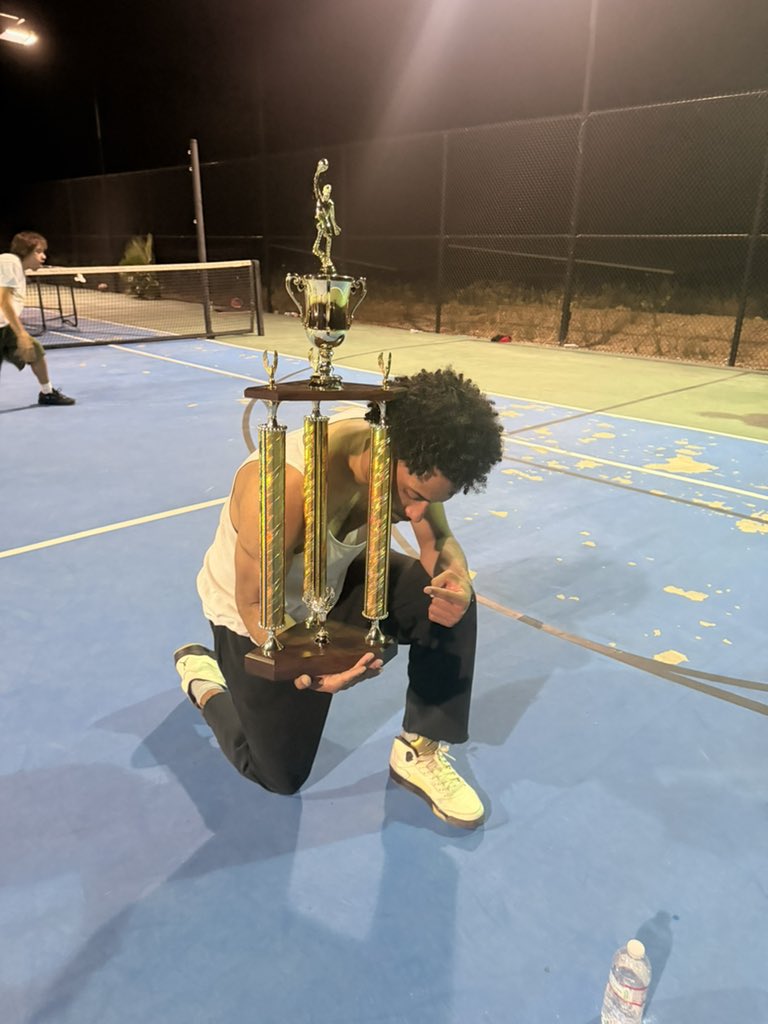 alcozartt's tweet photo. Blood , sweat &amp; tears but we got the job done…CHAMPS⛹🏽‍♂️.Shoutout the team   JASON , CINCO &amp; (WATERBOY XANDRO). Shoutout Marlon for the invite. 1x champ. https://t.co/qvf5LhUKeq