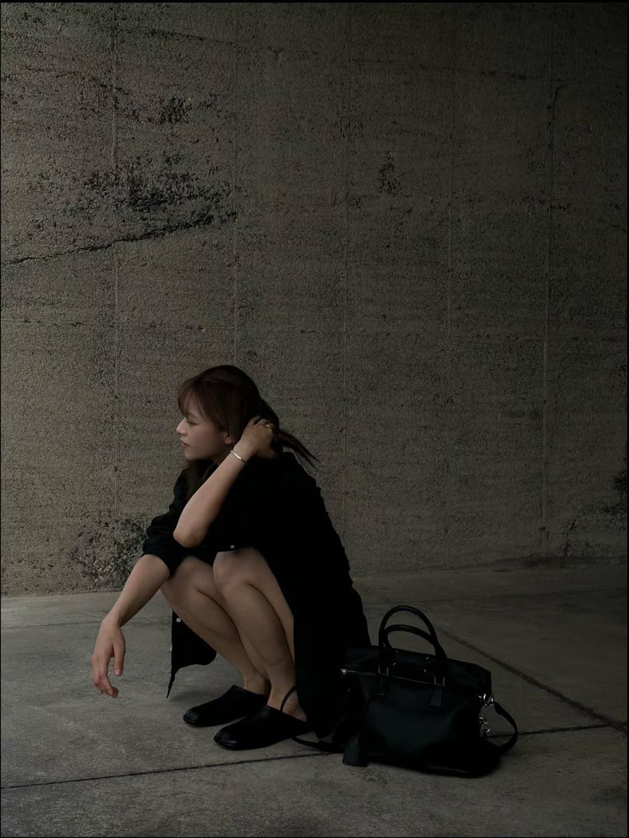 jeongyeonhour's tweet photo. Hands: big
Legs: long
Face: tiny 🤧 https://t.co/EntkF9bTre