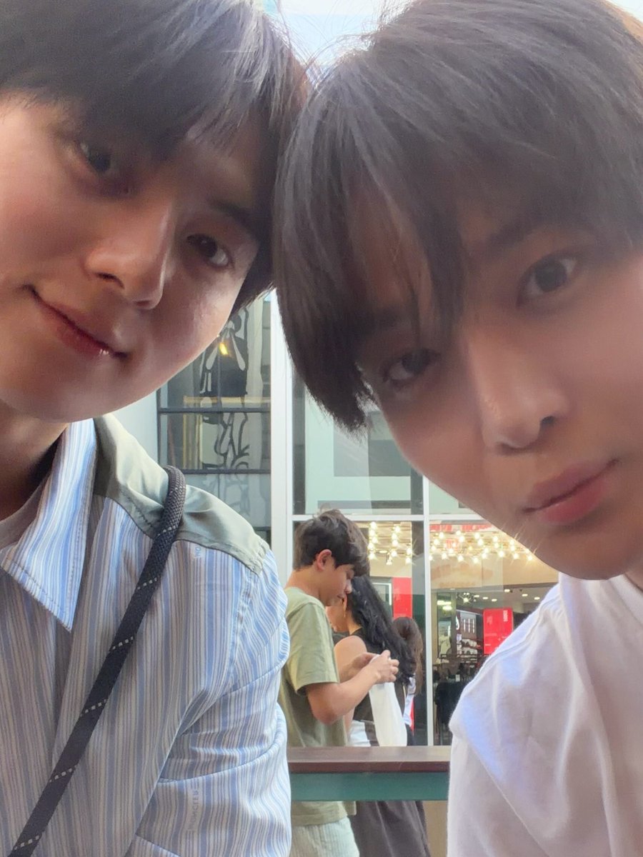 my89summer's tweet photo. 동생들이 형을 넘 사랑해 🥰 https://t.co/ATjtf9l9Yy