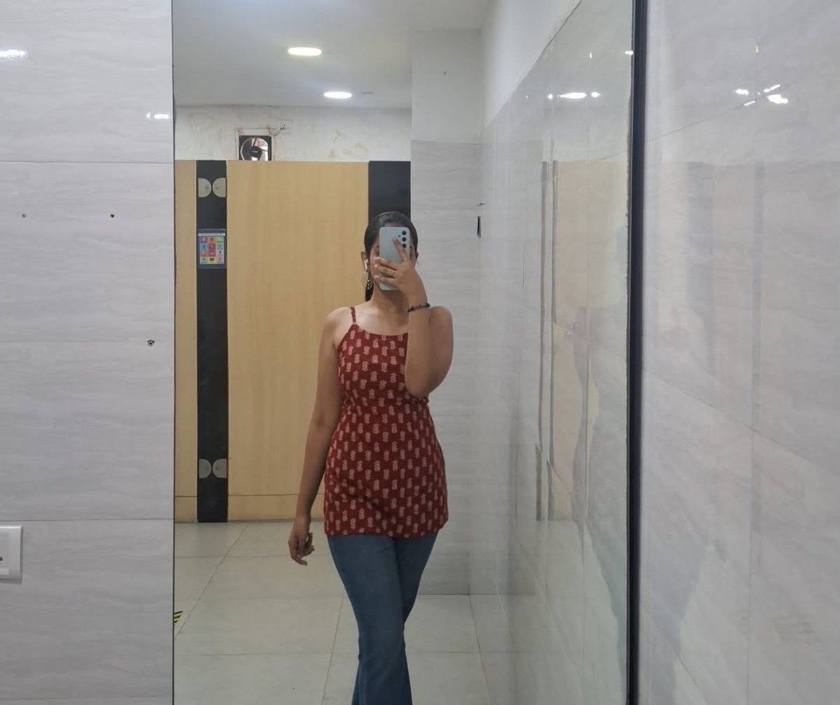 krishisbooklet's tweet photo. Good morning. I am about to ruin this beautiful fit by wearing a jacket✌🏻 https://t.co/PdjLFyjoZV