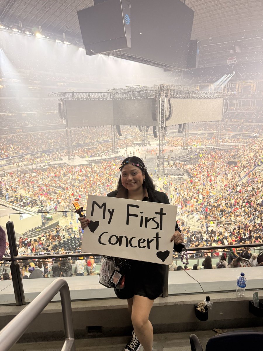 ktjkbts's tweet photo. 6 años pasaron para cumplir mi sueño
TE AMO BANGTAN ERES LO MEJOR DE MI VIDA💜💜💜💜💜💜
ARLINGTON D2 

#BTS_ARİRANG #BTS_WORLDTOUR_ARİRANG_ARLINGTOND2 https://t.co/4iBHm5A9Vt