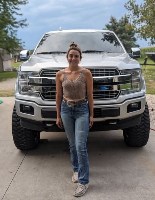 LenaJohnson_1's tweet photo. If you had to choose between a truck and a woman, what would you choose? 🤔 

A. Truck 
B. Woman https://t.co/rRkNJjjiaC