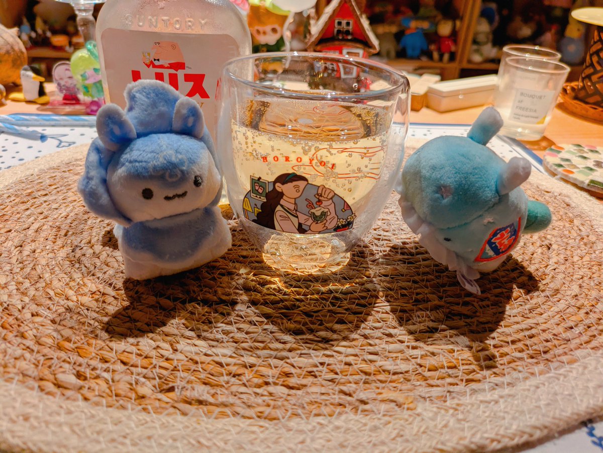 apoapoporo's tweet photo. 今日は珍しく何も予定がないから昼からお酒じゃー！(っ＞ω＜c)♥
#ぬい撮り
#ゆめみうし https://t.co/Zm6jTGn8pF