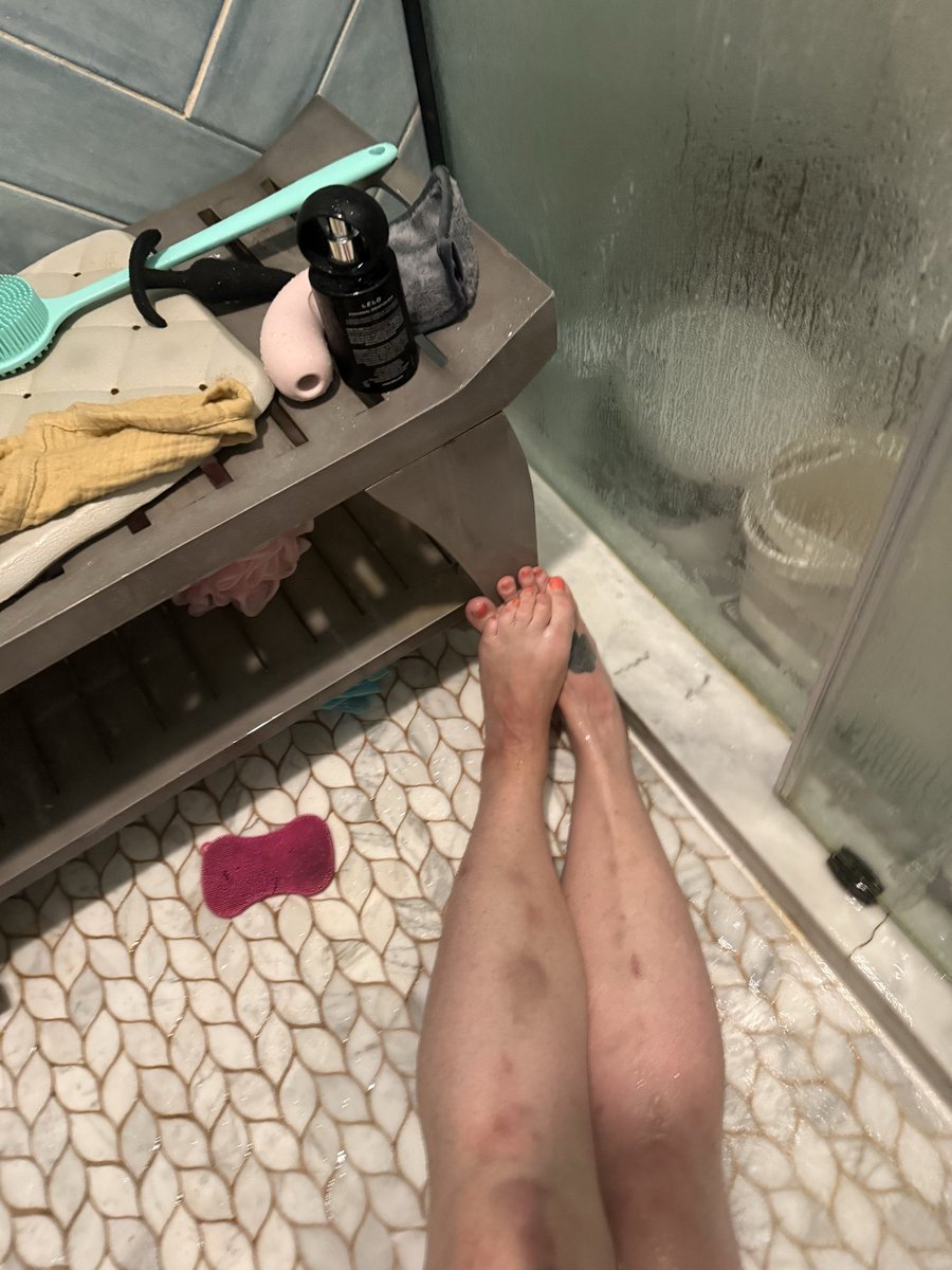 PipersAfterDark's tweet photo. Fresh out of the shower, creek dirt finally gone. 🫧🦶

I wonder where all those bruises came from. 

I guess some days leave better souvenirs than others. 👀🖤

#Bruises #BareFeet #KinkLife #PipersHouseOfPlay #PipersPlayhouse #Piper1984 https://t.co/hZLzPCsTOa