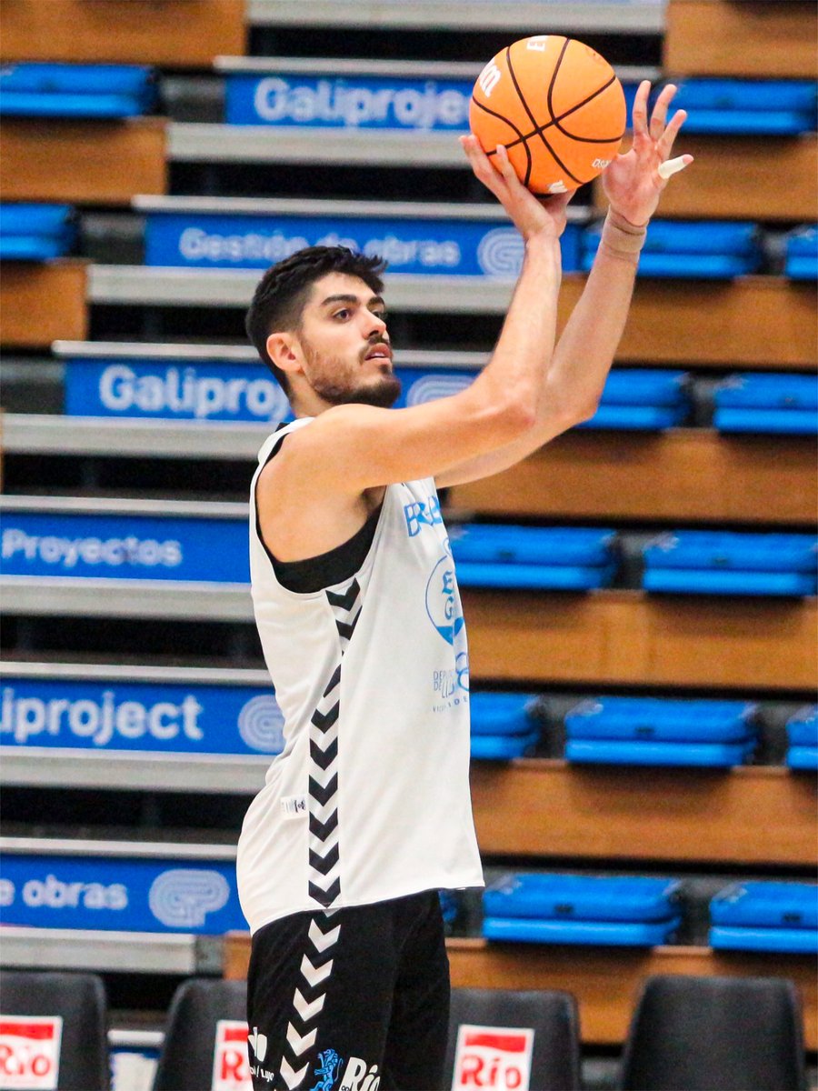 CBBreogan's tweet photo. Unha nova sesión ás costas ⛹️‍♂️

#ForzaBreo https://t.co/r5VlN0sMoV