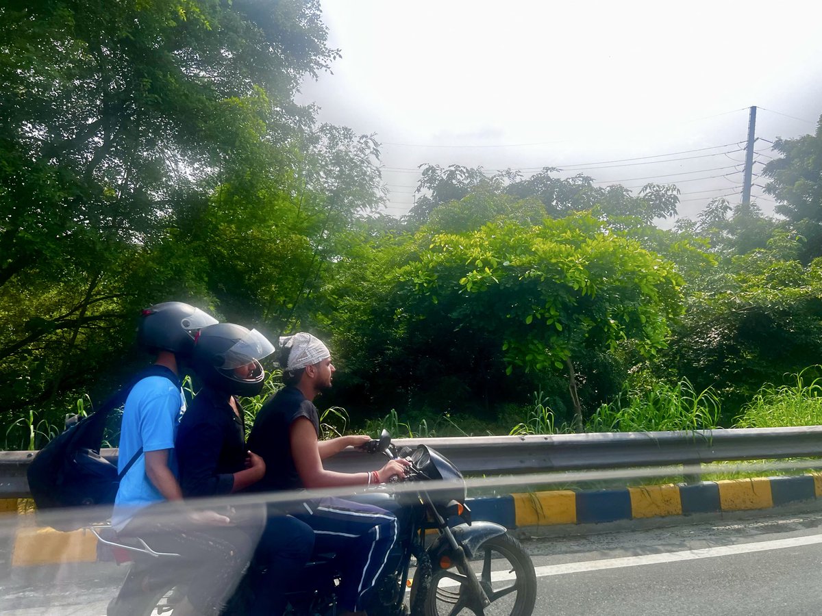 theRohitBansal's tweet photo. Friends on X,
Some amusing scenes pass us by but thanks to the ubiquitous camera in our phones, these unpolished images seem worthy of sharing. Hence this thread on “we are like this only!”. Feel free to comment and caption. The hashtag is #CaptionThis https://t.co/VGS1JknRKV