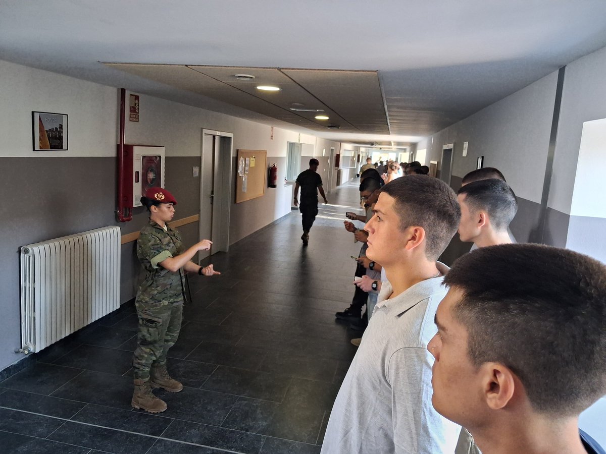MADOC_ET's tweet photo. Los alumnos de nueva incorporación a la #AGM_ET inician su periodo de acogida, orientación y adaptación a la vida militar, de dos semanas de duración. Primeros pasos de un camino en el que van a ir forjando su formación académica y militar. https://t.co/9uhKJgco7B