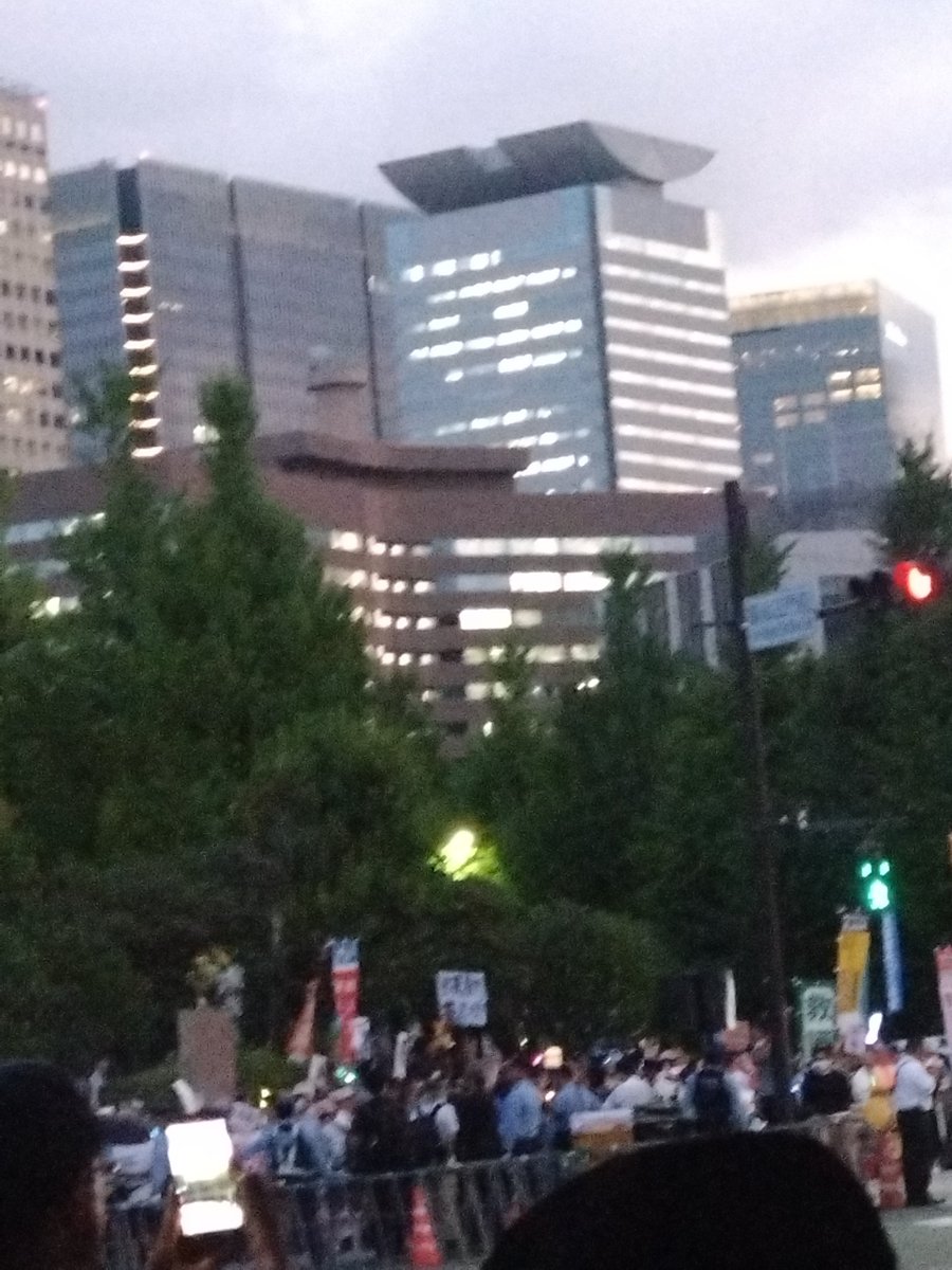 massaonaringo's tweet photo. 来た！
なんか今までより男性参加者増えてる…？
#国会正門前大行動0819 https://t.co/BMnwPykttC