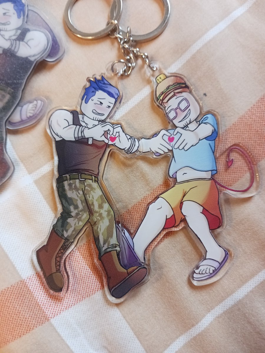 KazeYT12's tweet photo. They finally arrived 🎊  (custom keychain I drew )    #1337n7 https://t.co/Ar5WbQ7xAI