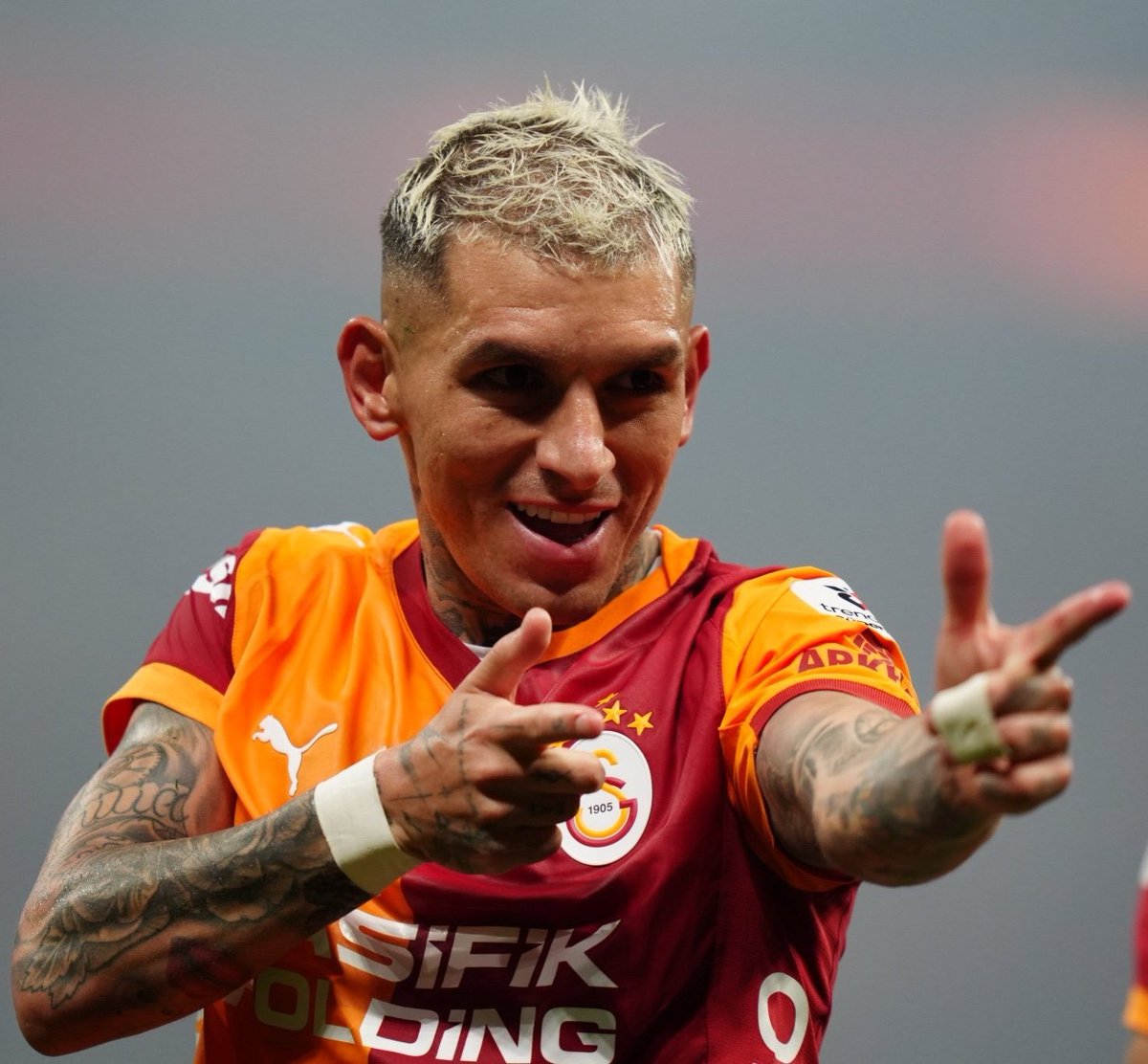 pushsportr's tweet photo. Fiorentina, Lucas Torreira ile prensipte anlaşmaya vardı. (Nico Schira) https://t.co/n76UEY06tN