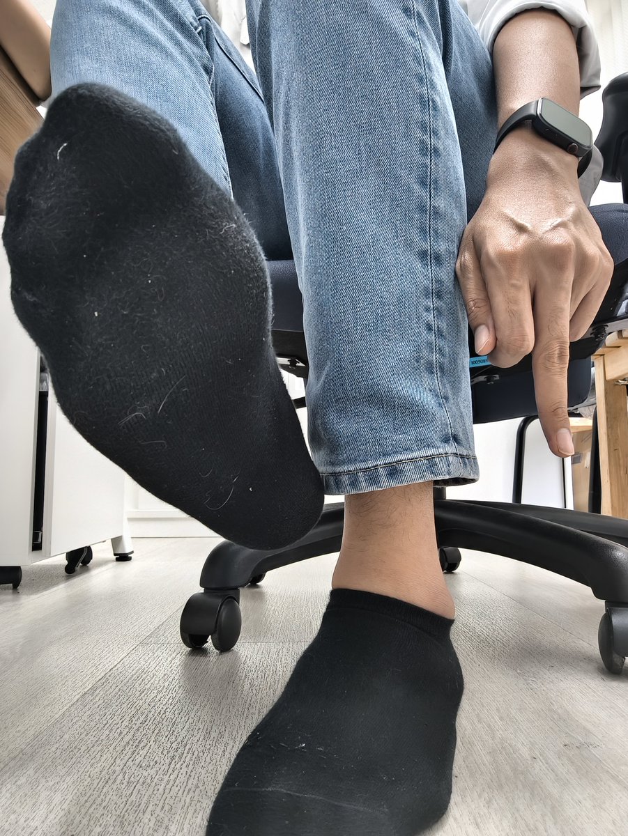 PtnTrams's tweet photo. เง่นถุงเท้าว่ะ ใต้โต๊ะผมว่างนะ 🤤🧦 https://t.co/Pi1xoyWtJK