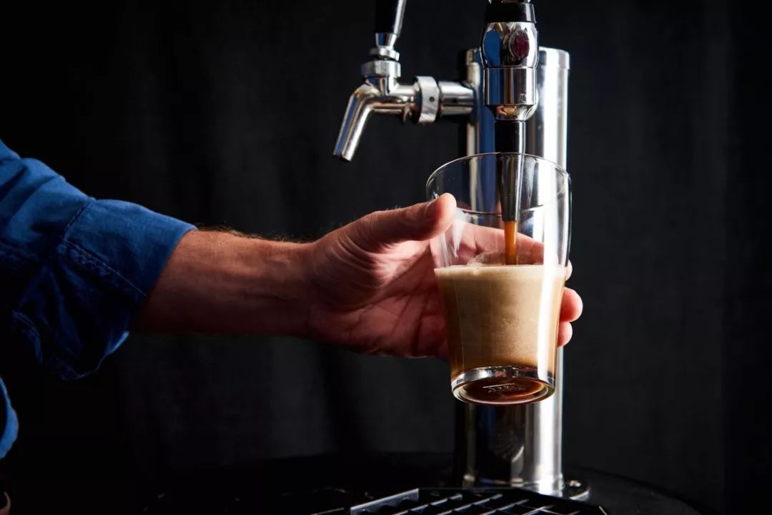 CandyceDorward's tweet photo. Just tested the all-new portable cold brew coffee maker — iced coffee in 60 seconds, no messy grounds, game-changer for my morning commute!， https://t.co/H3Nd7DnO3x