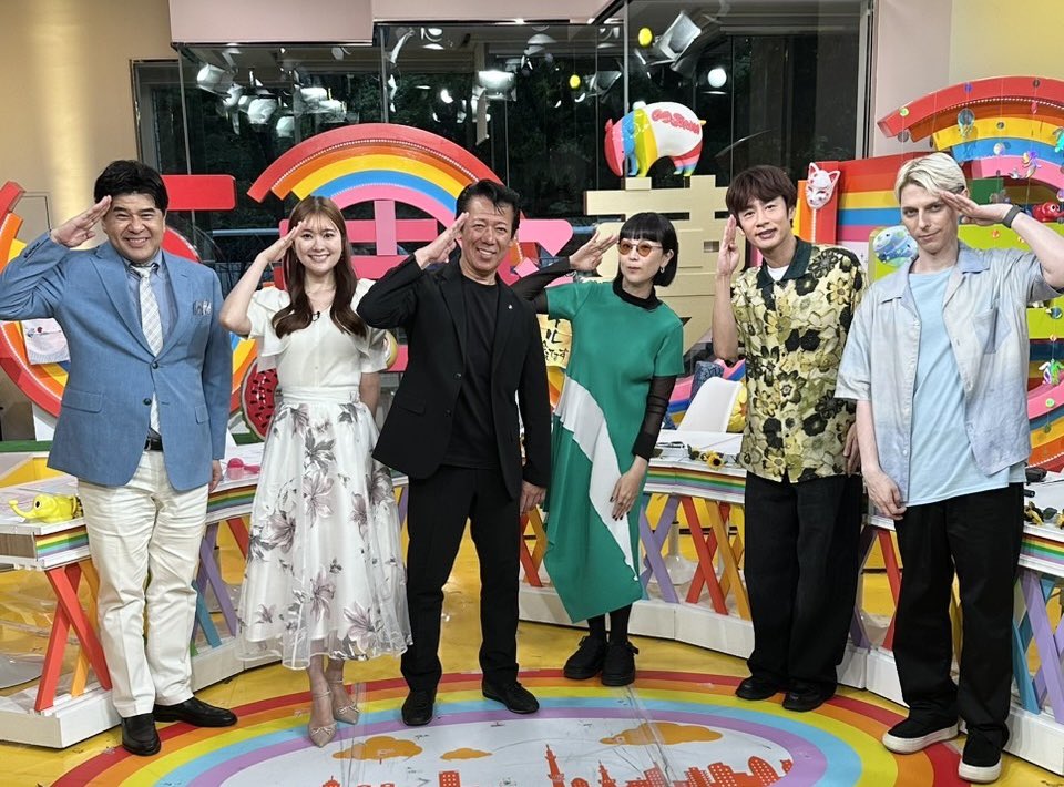 gojimu's tweet photo. 大島さんがお休みのため、代打MCは増田紗織さん✨️
ゴジムのMC席とラジオのお仕事を狙っている増田さん、お盆はゴルフと宣材写真の撮影をしたそうです⛳️📸

ふるさと納税の取り調べ体験を追跡🔎
リーゼント刑事、秋山博康さんにお越しいただき、取り調べを実践😎ブラスさんは身体検査を体験しました🙌

地球大好き！きっくん🌎
今回は人面犬が登場しました‼️

明日もお楽しみに〜🌈

#gojimu