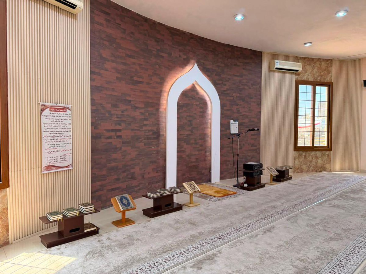 AlhadithaM's tweet photo. #بلدية_الحديثة 

قام رئيس بلدية الحديثة د / مطر العنزي ومراقبي إدارة صحة البيئة بجولة تفقدية على المنشآت التجارية والمرافق الخدمية للتأكد من الإشترطات الصحية والفنية . https://t.co/FviMZCR8Le