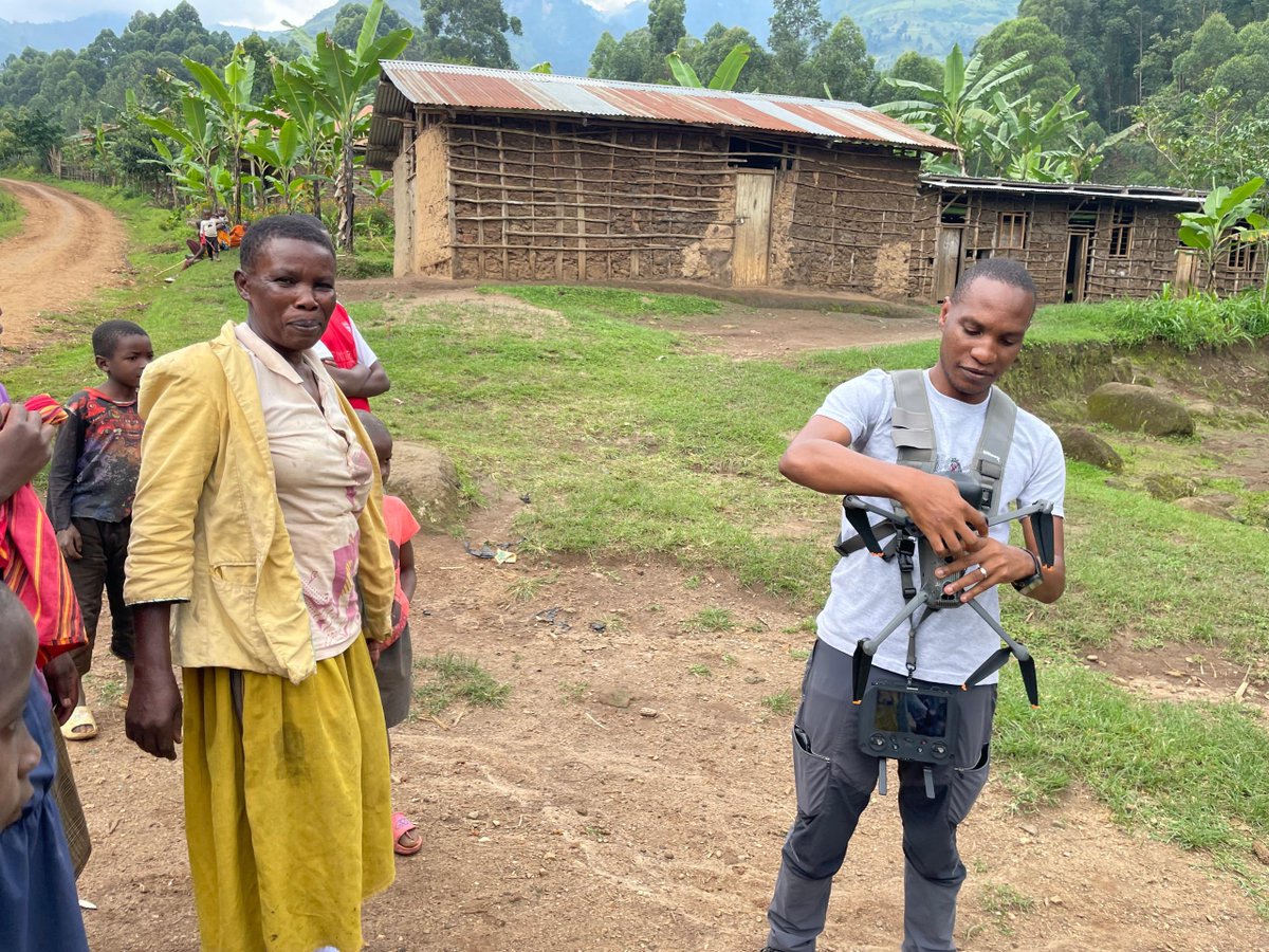 dickson_siko's tweet photo. While shooting in rural Bukalasi, Bududa๐บ๐ฌ, One curious woman asked if she could touch it. We had a little Kodak moment. Technology isnโt just about equipment; itโs about people, curiosity & the stories we get to tell. Every flight has a story. ๐ธ
#SikoIsHere #DronesForGood https://t.co/MlfHS4uMHc