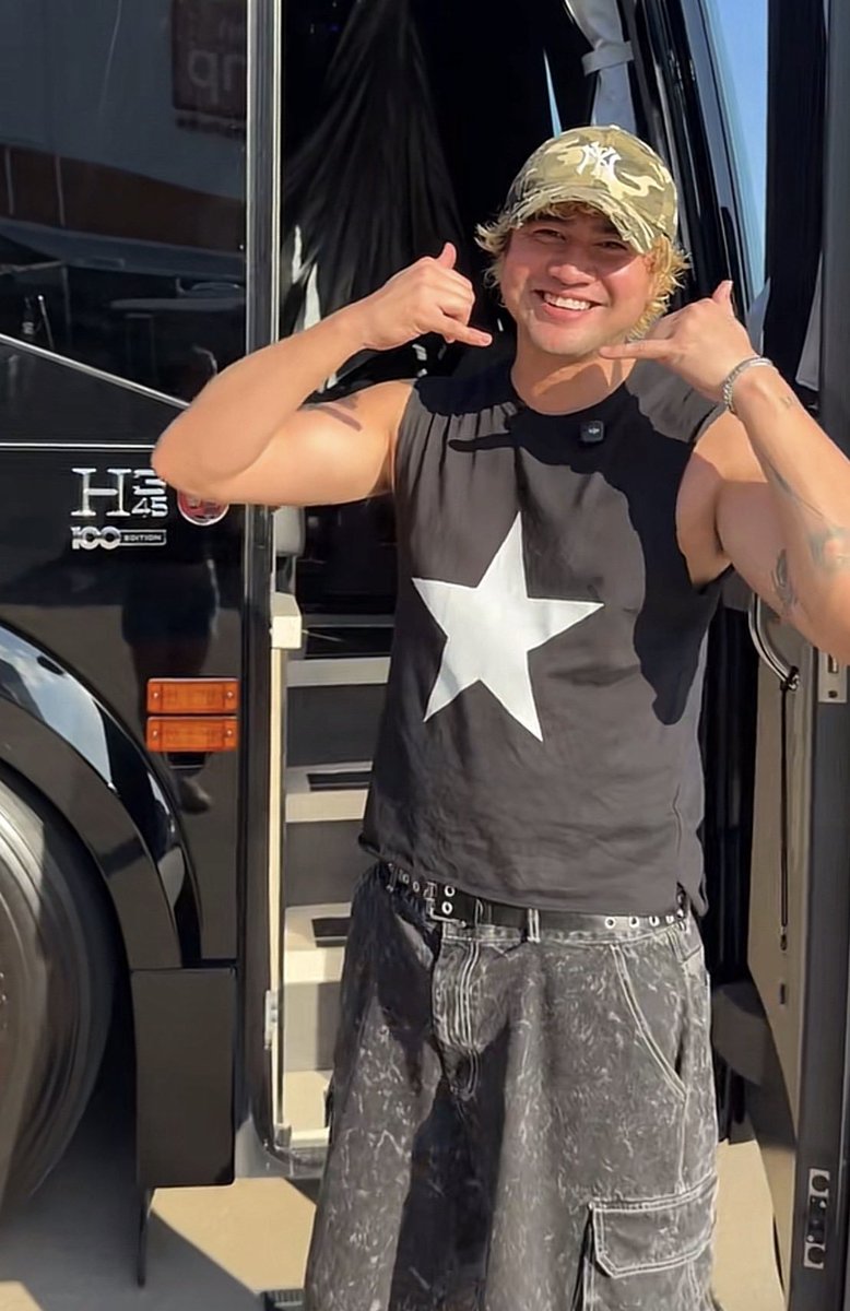 SUPERBLOOMCASH's tweet photo. no please he's so fucking cute i'm ☹️ https://t.co/OZeXl0zk3J