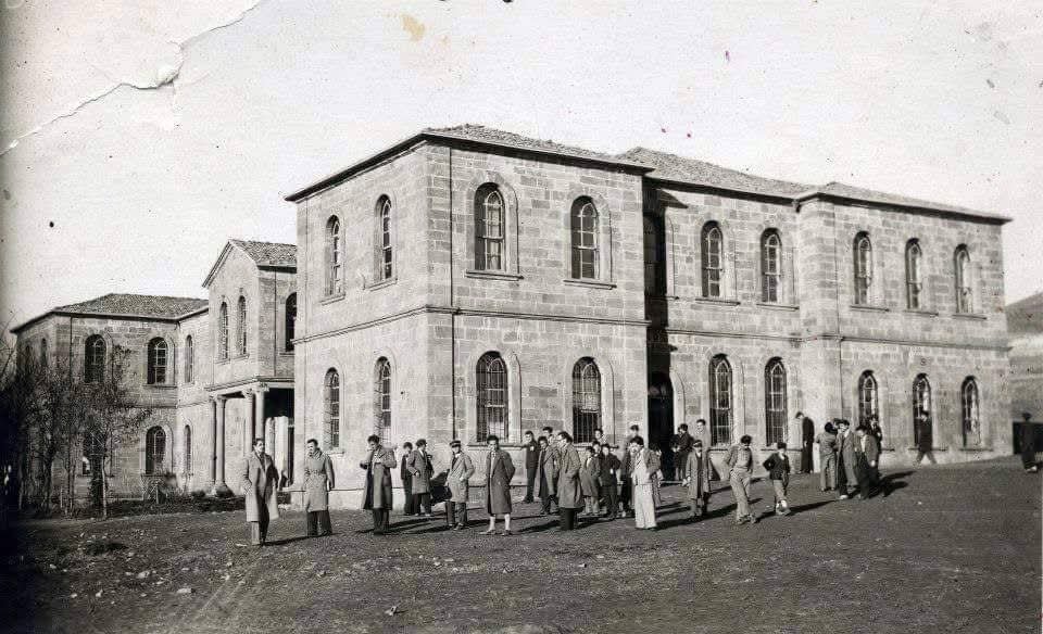 YozgatValiligi's tweet photo. 📍Yozgat Lisesi  1895

#YiğitlerŞehriYozgat
#TürkiyeninTamOrtası https://t.co/Sv3Z7X7tvx