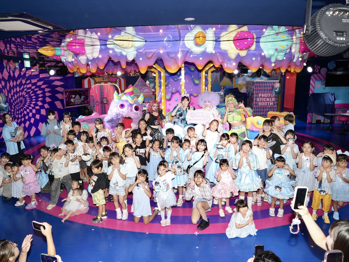 FRUITS_ZIPPER's tweet photo. ✨🩵KAWAII MANAFY LAND ありがとうございました🩵✨

真中まなだけのスペシャルイベント︎︎ 🪄
2部も無事に終了🎪☁

大きな声で名前を呼んでくれて嬉しかったです🩵　　

真中まな✖️KAWAII MONSTER LAND スペシャルコラボは9/4(金)まで開催中です！
特別なKAWAIIを体験しに来てください🫶🏻🫧

🔗詳しくはこちら
https://t.co/JRFuFySks0

🩵真中まな @manafy_fz0422

#真中まな #FRUITSZIPPER
#KAWAIIMONSTERLAND
#東京KAWAII夏遊