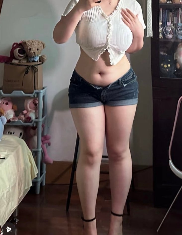 YoungMightyRod's tweet photo. 我这种算bbw吗，感觉自己好肥美 #母猪 #bbw #肉便器 #露出 https://t.co/3QGVkiQubg