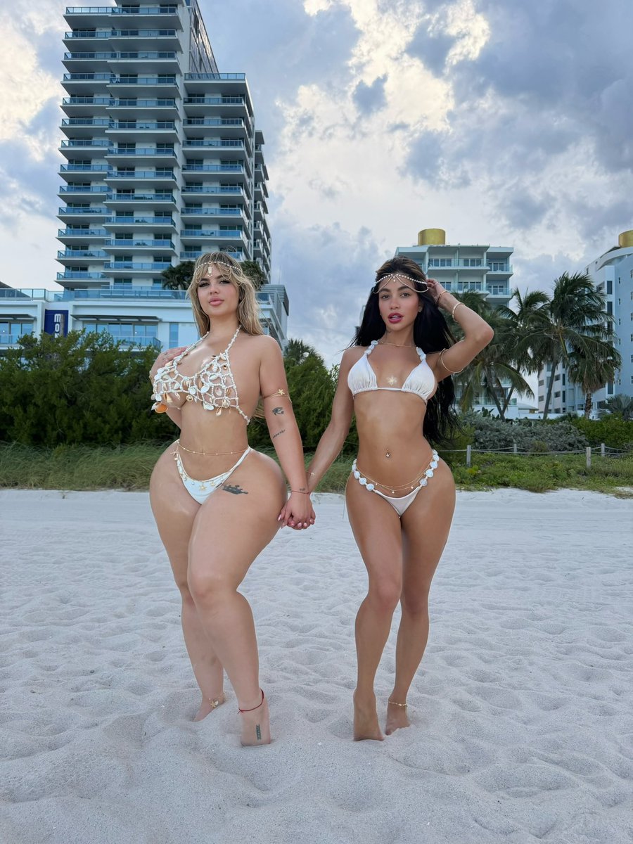 LilveronicaR's tweet photo. My best friend is hot 🔥 @_elylabella 😻🍑⚡️ https://t.co/H7AHDVdXkG