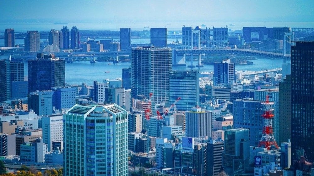 shueisha_online's tweet photo. 2億円超の港区タワマンで異変「住む前から含み損がほぼ確定」最高倍率139倍→3000万円超値下げ、“マンクラ”を信じた購入者の末路