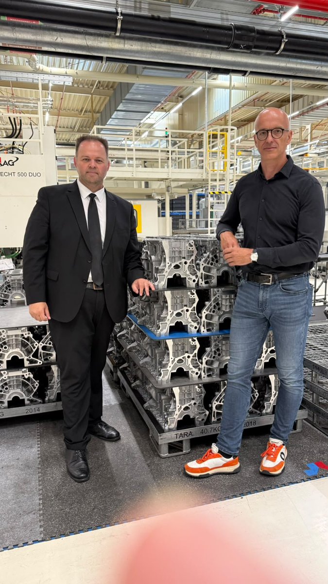 EnginEroglu_FW's tweet photo. 🚗 Day 8 of my summer tour: #Volkswagen Chemnitz

My visit made me optimistic.

On the ground, highly motivated people are working on new products and the cars of tomorrow.

🇩🇪 Germany can do industry.
🇩🇪 Germany can innovate.
🇩🇪 Germany can do high-tech.
🇩🇪 Germany can work hard.

I remain convinced: The ban on the combustion engine was a political mistake. Not because we should prevent e-mobility but because we gave up technological openness and industrial value creation.

With batteries, policymakers and parts of the automotive industry underestimated how much value we lose when we simply buy key technologies from elsewhere.

And now we risk making the same mistake with software: Anyone who believes the software ecosystem of tomorrow’s car can simply be bought is giving away a strategic core of the vehicle.

Master the technology first. Then make the political decisions.

Chemnitz gives me confidence. This region has successfully transformed itself time and again.

🇩🇪 Germany can turn this around. But we have to make it possible again.