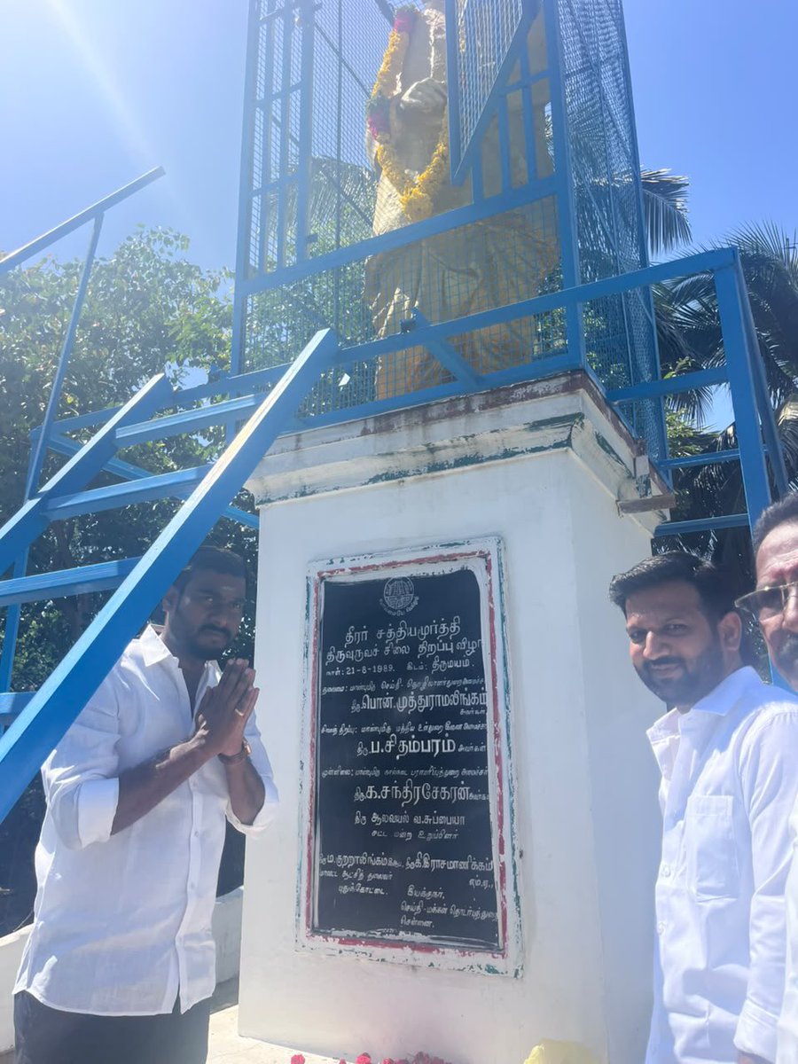 GaneshSubburam's tweet photo. இன்று திருமயத்தில் தீரர் சத்தியமூர்த்தி அவர்களின் பிறந்தநாளை முன்னிட்டு, அவரது திருவுருவச் சிலைக்கு மாலையணிவித்து மரியாதை செலுத்தப்பட்டது.
தியாகமும், தேசப்பற்றும், நேர்மையும் நிறைந்த தீரர் சத்தியமூர்த்தி அவர்களின் புகழை போற்றுவோம்! 🇮🇳 @inctamilnadu #திருமயம்தொகுதிகாங்கிரஸ் https://t.co/JD0pD4H067