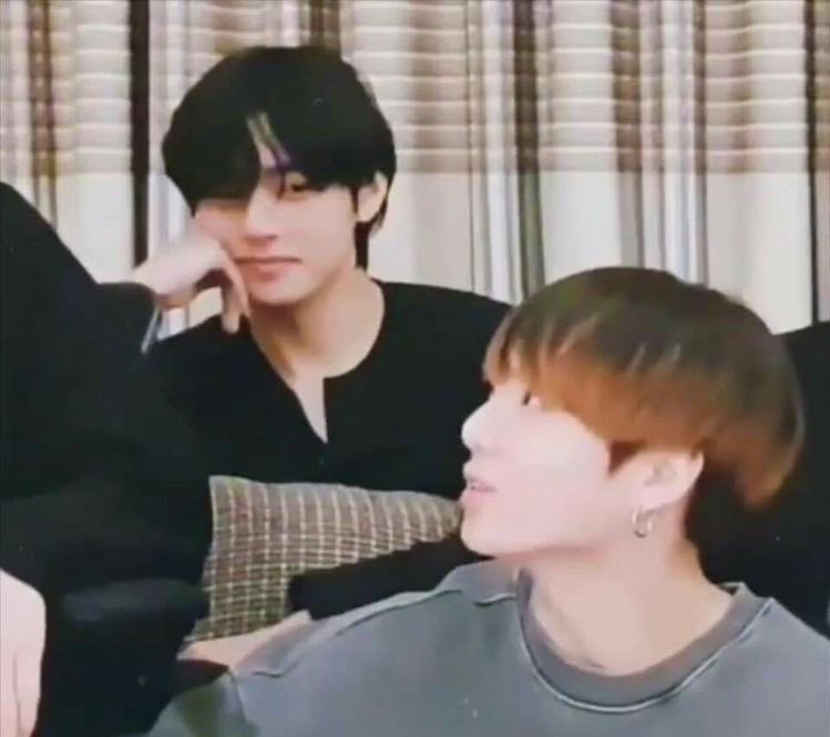 kittaenoir's tweet photo. when you’re at the who adores jungkook the most competition and this mf walks in so u just go back home https://t.co/vZkgRVystY