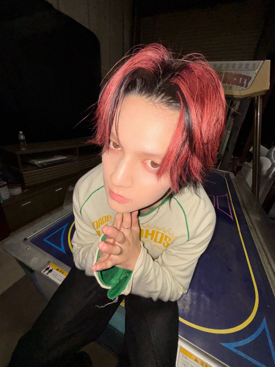 oneoreight__'s tweet photo. ヤッホー1DERZ！
TSUBASAだよー🕊️
なんの撮影かは内緒だけどオフショット撮ったよ📸
夏は暑くてしんどい時もあるけど後もう少し一緒に頑張って乗り越えていきましょ☀️

それでは以上！
ONE OR EIGHTのTSUBASAでした！🕊️

#ONEOREIGHT
#1OR8 #TSUBASA https://t.co/rl9lYwRxaF