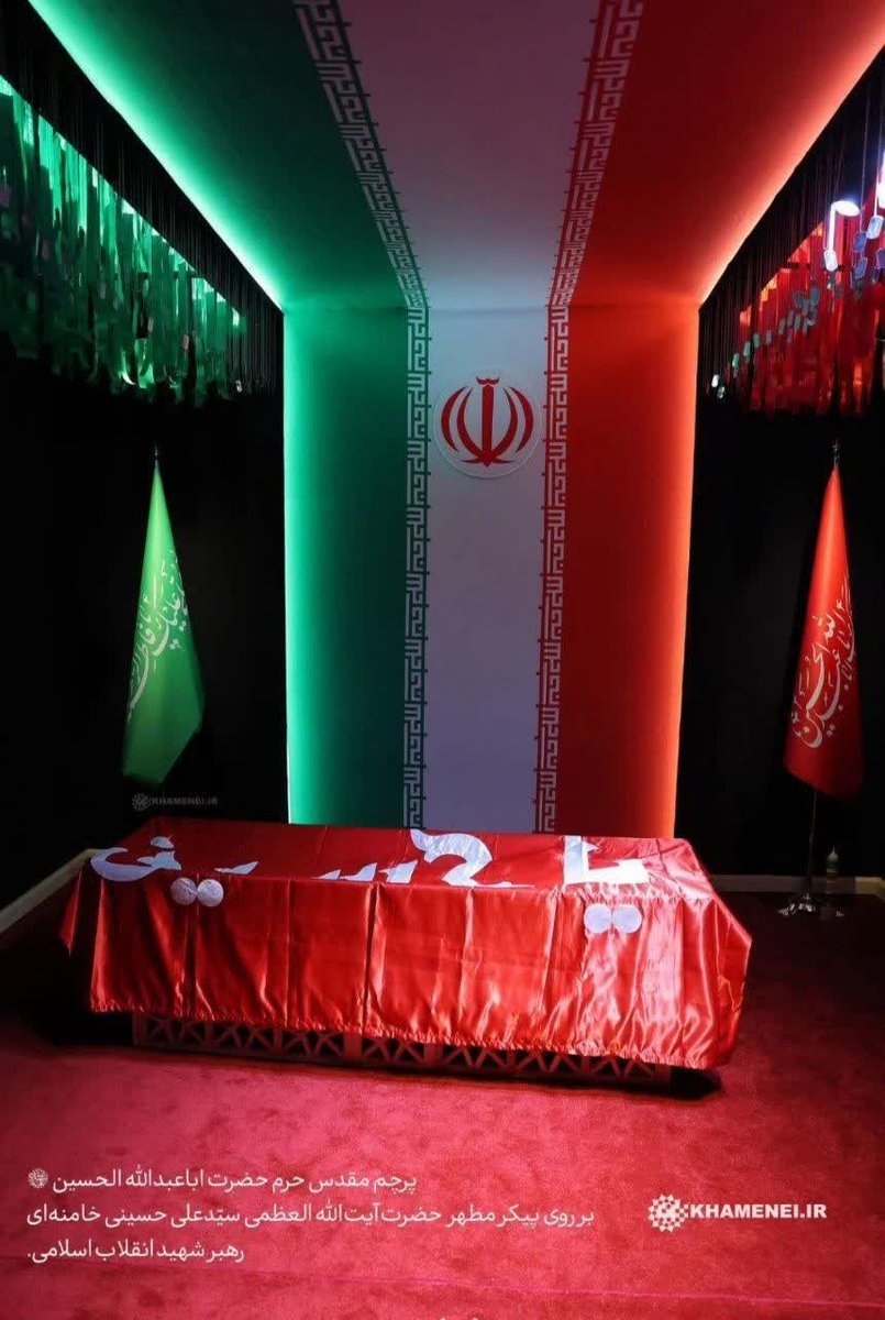 haj_amir2354's tweet photo. مبارزه کرد
‌زندانی شد
‌شکنجه شد
‌تبعید شد
‌انقلاب کرد
‌نماینده شد
‌امام جمعه شد
‌رزمنده شد
‌ترور شد
‌جانباز شد
‌رئیس جمهور شد
‌ولی فقیه شد
‌رهبر مسلمین جهان شد
‌نائب امام زمان (عج) شد
‌عاقبت با "شهادت" مانندِ جدش 
حسین (ع) ابدی شد...

#رهبر_شهید
#مکتب_ایستادگی https://t.co/sQBmgwduOI