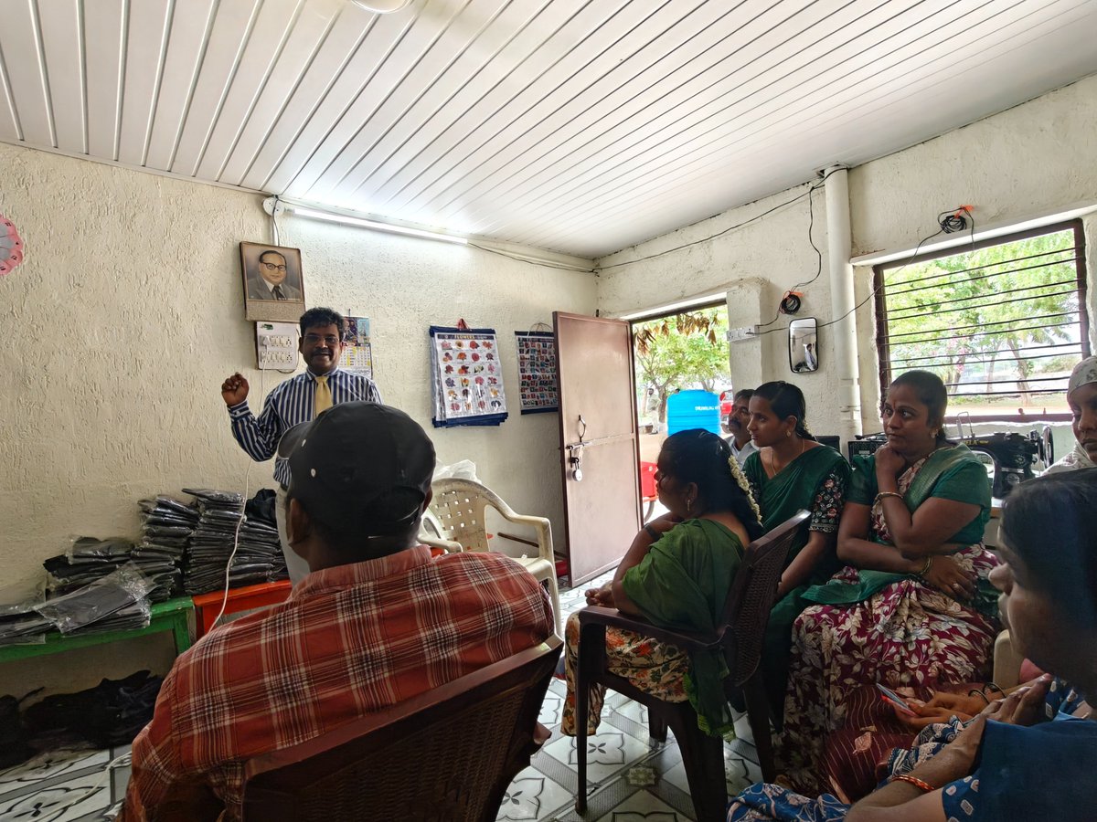 Fefdy_Official's tweet photo. 📚 FEFDY Teacher Training | Velliminedu
7 educators explored the Destiny Navigators (DN) Term Curriculum, focusing on learner-centric teaching, experiential learning, child psychology & classroom engagement.
Empowering educators. Inspiring learning. 🌱
#FEFDY #TeacherTraining https://t.co/tGGm7AAqOZ