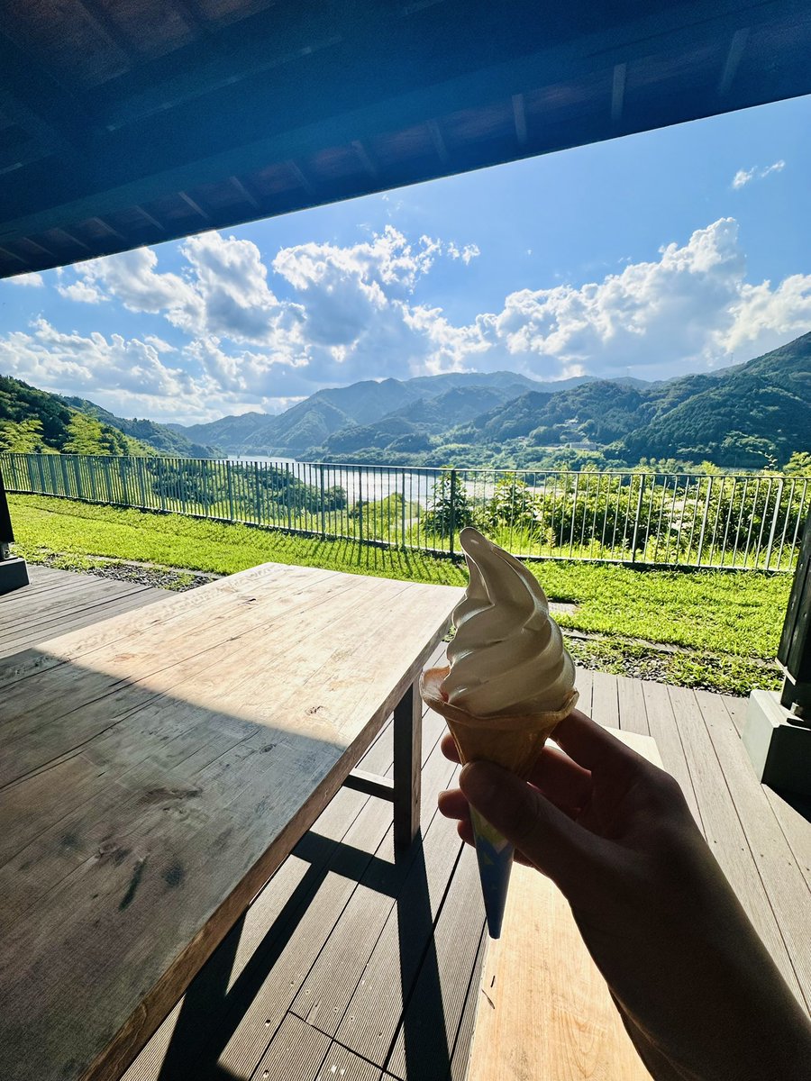 Masa_FOTN's tweet photo. ソフトクリーム🍦を食べます。

ソフトクリーム🍦を食べた。 https://t.co/b5jbxzrBob