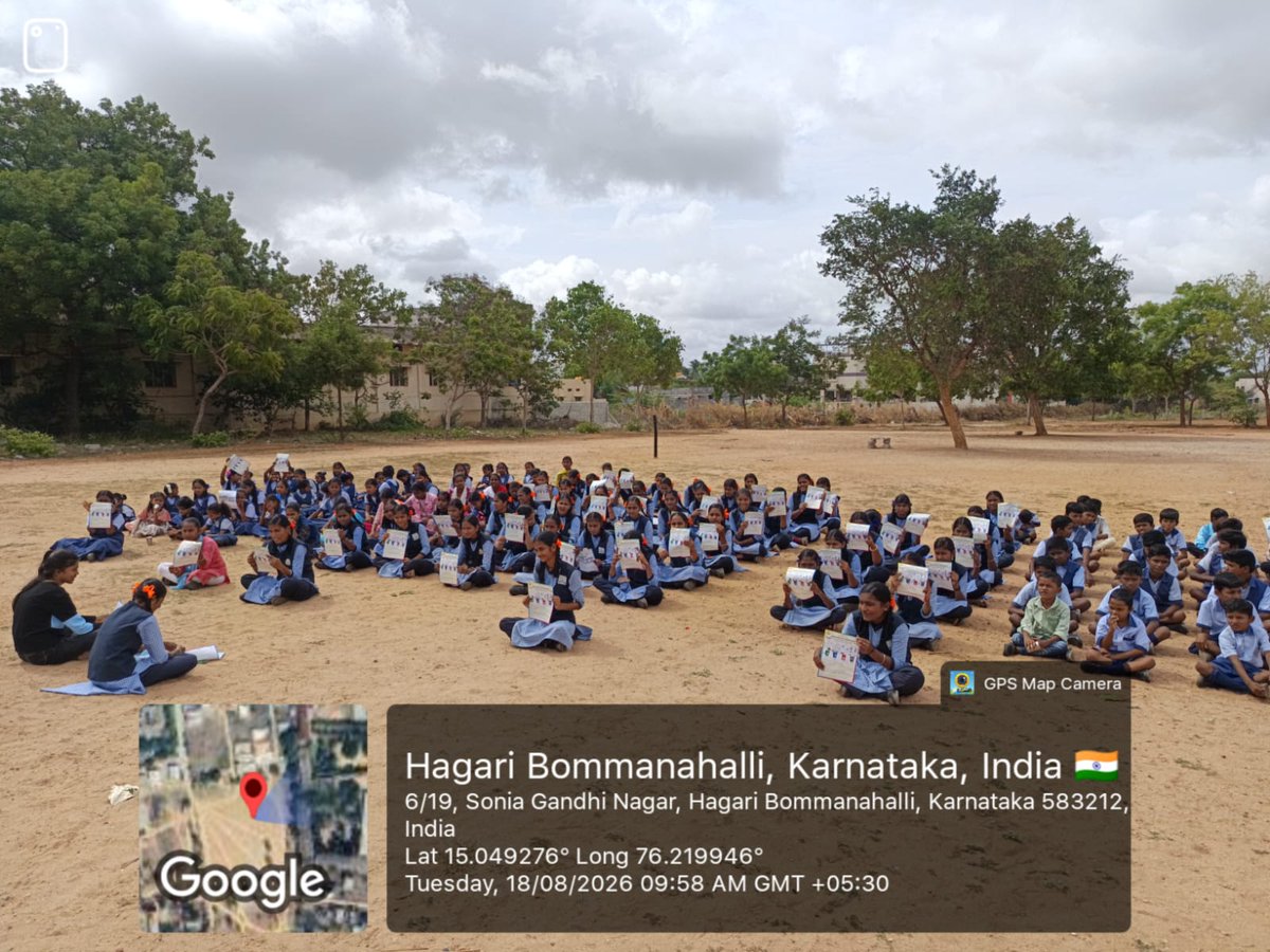 TMCHBH's tweet photo. ಹಗರಿಬೊಮ್ಮನಹಳ್ಳಿ ಪುರಸಭೆಯ ರೇಣುಕಾ ಹಿರಿಯ ಪ್ರಾಥಮಿಕ ಶಾಲೆಗೆ ಭೇಟಿ ನೀಡಿ ಮಕ್ಕಳಿಗೆ ತ್ಯಾಜ್ಯವನ್ನು ಮೂಲದಲ್ಲೇ 4 ಬಗೆಯಲ್ಲಿ ತ್ಯಾಜ್ಯವನ್ನು ವಿಂಗಡಣೆ ಮಾಡಲು ಹಾಗೂ ಏಕಬಳಕೆ ಪ್ಲಾಸ್ಟಿಕ್ ಬಳಸದಂತೆ ಮಾಹಿತಿ ನೀಡಿಲಾಯಿತು #Hagaribommanahalli #SwachhBharatUrban #SwachhaKarnataka @MoHUA_India @karnataka_dma https://t.co/newgLPzHWK