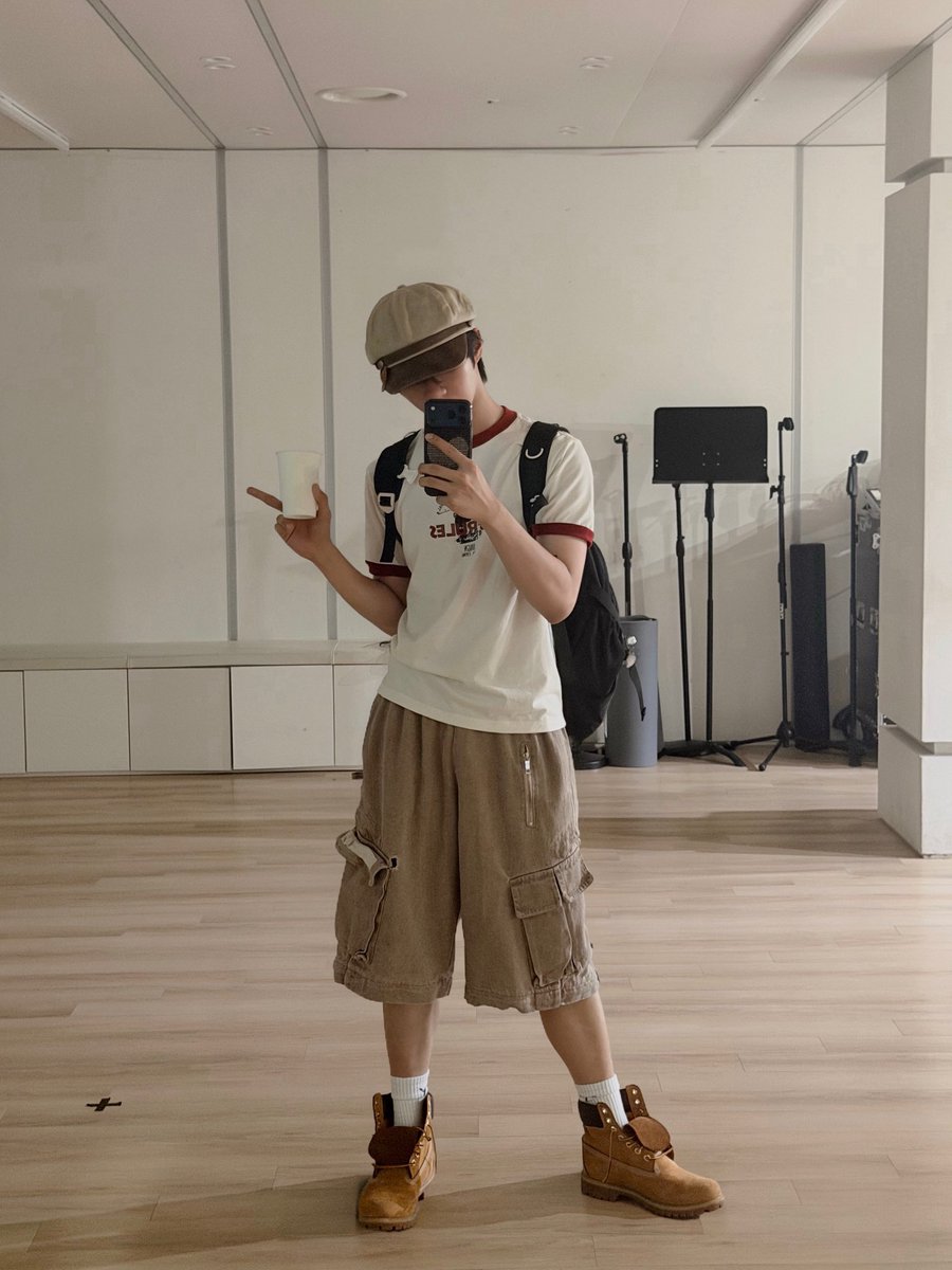 JLGlobalFanbase's tweet photo. [AHOF JL WEVERSE UPDATE]

Our ace is off to his next lesson! 
Keep learning and growing, JL!🌟

#AHOF #아홉
#AHOF_JL #제이엘 https://t.co/pUCe91BIpA