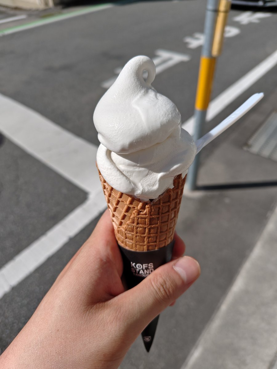 2615_Inadera's tweet photo. 気晴らしに羽ノ浦駅に出かけてみたら、駅前にいい店が。
ソフトクリームは慣れてないのか、少し不格好でしたが味は抜群でした。 https://t.co/k9DsnHB0My