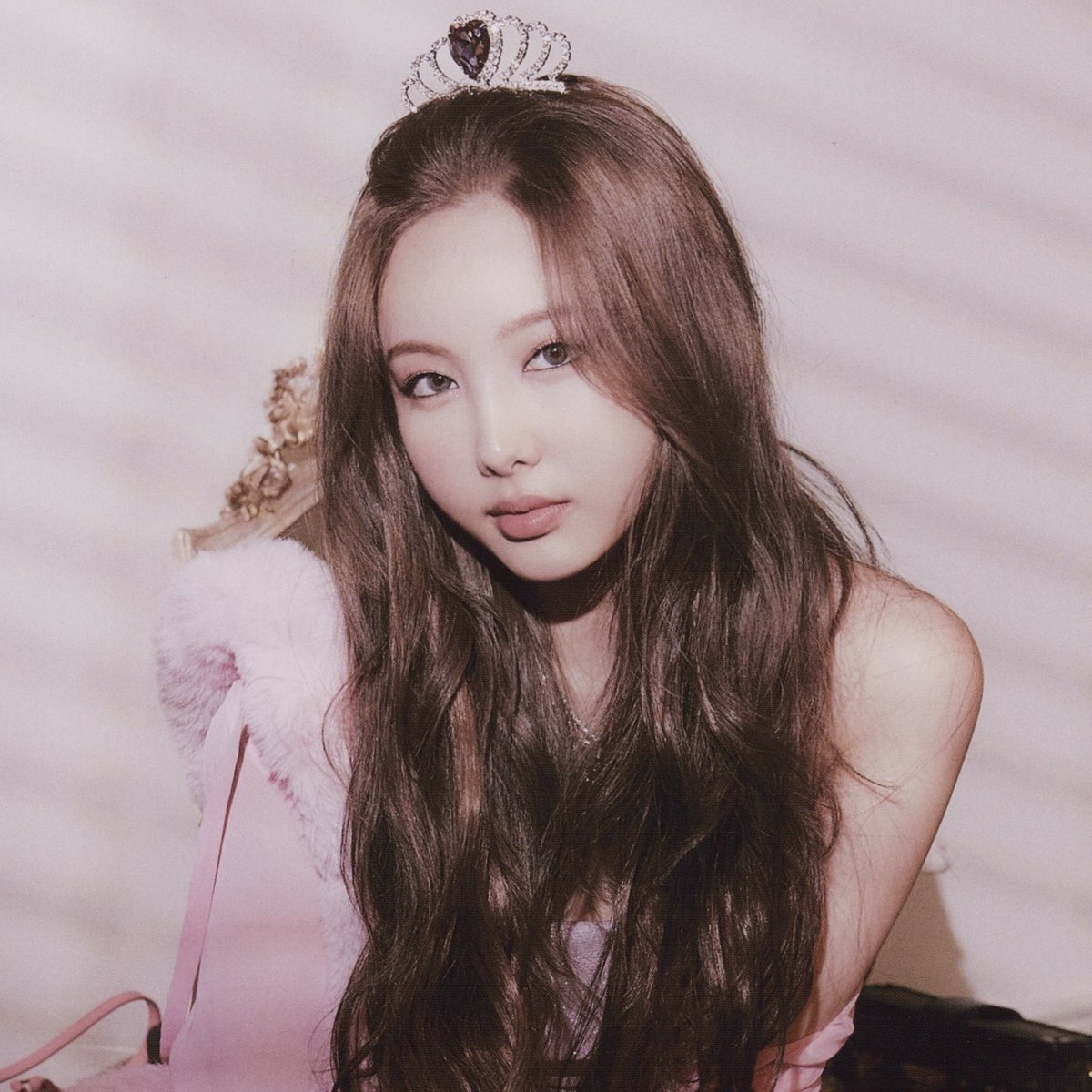 nayeonpopbase's tweet photo. NAYEON surpassed 1 BILLION streams on Spotify.

She’s the first JYP entertainment solo artist to reach this milestone🔥 https://t.co/utgWa2ogVx