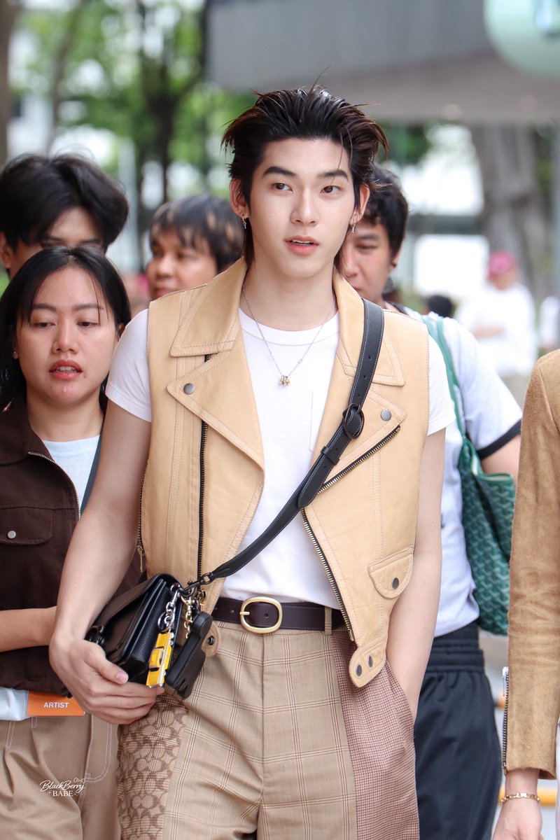 BlackBryBABE's tweet photo. 19.08.26 | สุดหล่อมากแย้วววว หล่อมากๆ!!

TTP LIFESTYLE AT SIAM
#CoachPlayxTeeTeePor

-ˋˏ✄┈┈ #twnpich @twnpich https://t.co/A4Yy9g4xNU
