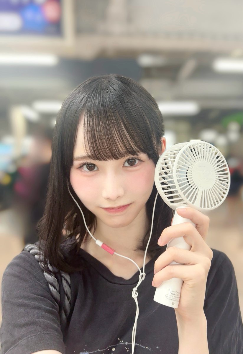 hinatazaka46's tweet photo. 【ブログ更新☀️ 高井俐香】 私を選んでくれないの？ https://t.co/ndhjJggkgN #日向坂46 #高井俐香 https://t.co/p1x1qVETMv