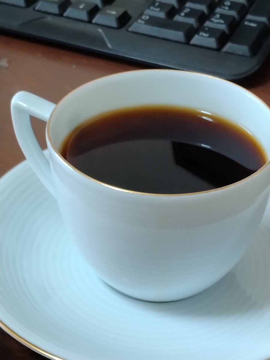 sagarime2's tweet photo. あ〜、冷たい物でも食べたいなぁ・・・って独り言を言いながら、ホットコーヒーを淹れる💦
#コーヒー #暑い #涼みたい https://t.co/6TcAOB87vw